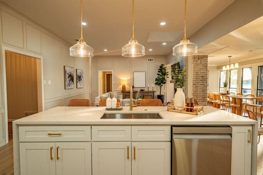 Building Photo - 6509 Lakeshore Ct