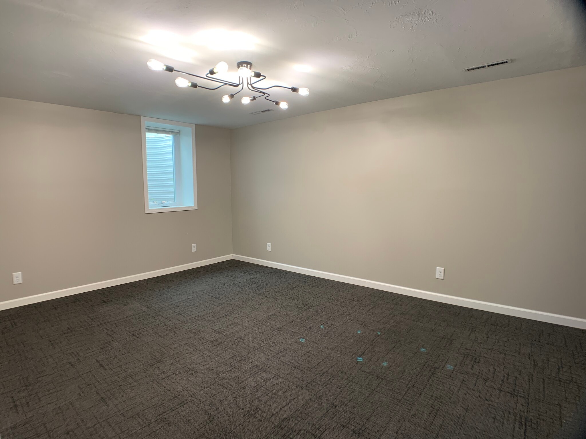 Building Photo - 211 Wedgewood Dr