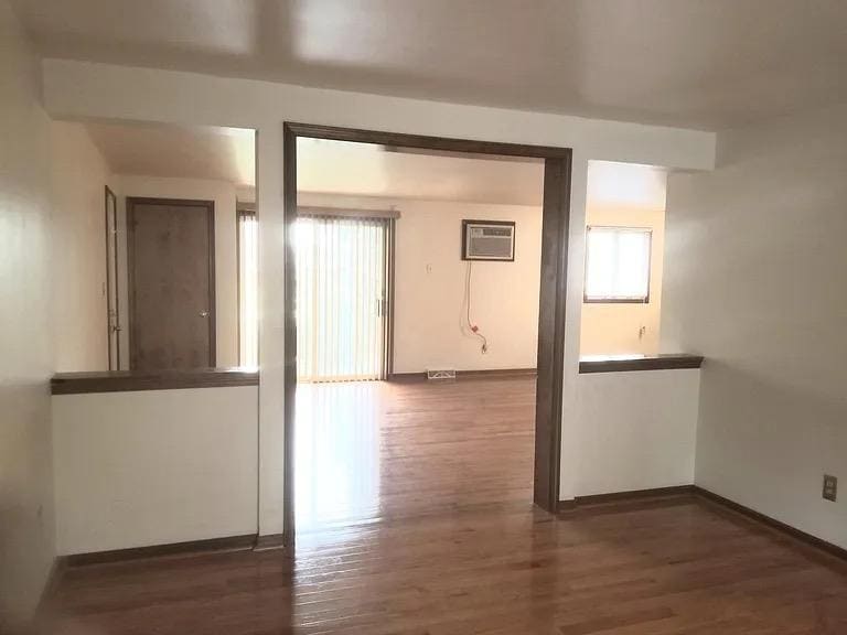 Large living room, large dining room, sunny, immaculately clean - 2169 Violet Cir