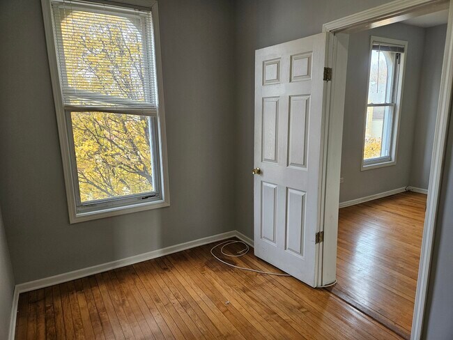 Building Photo - 1025 W Cullerton St