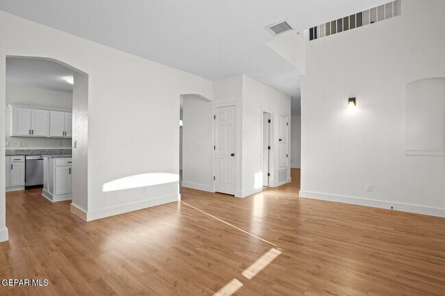 Building Photo - 11025 Bullseye St