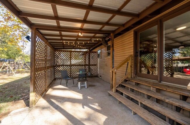 Building Photo - 3015 S Henderson Blvd