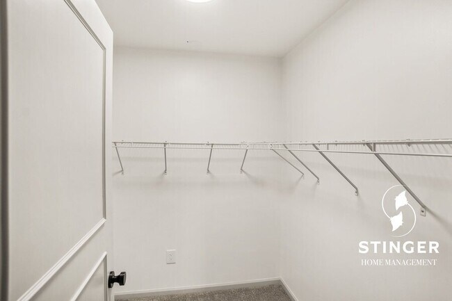 Building Photo - 38 Sundown Bend