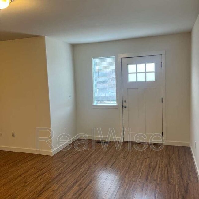 Building Photo - 1214 SW 27th St