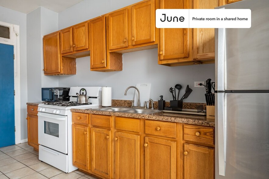 Building Photo - Private bedroom in 3 bed/1 bath Home