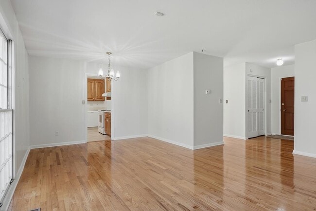 Building Photo - 2101 Goldendale Ln