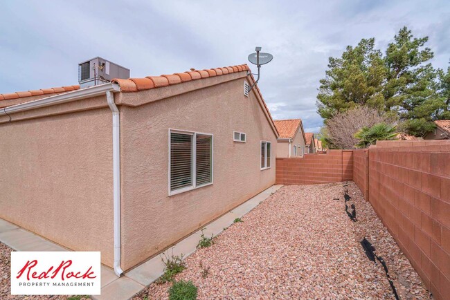 Building Photo - Dog Friendly - 3 Bedroom, 2 Bathroom Prope...