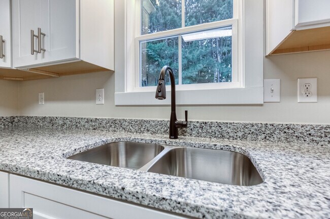 Building Photo - 4085 Fawn Valley Dr