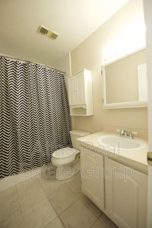 Building Photo - 459 Wright St