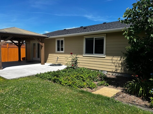 Building Photo - Beautiful 4BD in Birch Bay Village!