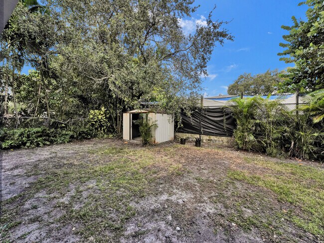 Building Photo - 3226 Oak Ave