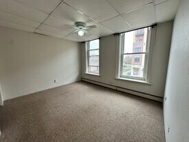 Building Photo - 516 Broadway St S