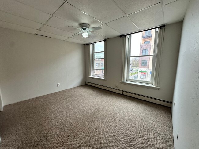 Building Photo - 516 Broadway St S