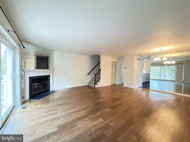Building Photo - 23 Valley Crossing Cir