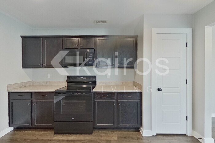 Building Photo - 855 Maple Trce