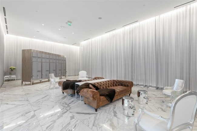 Lobby - 2200 Victory Ave