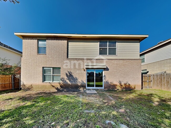 Building Photo - 945 Canary Dr