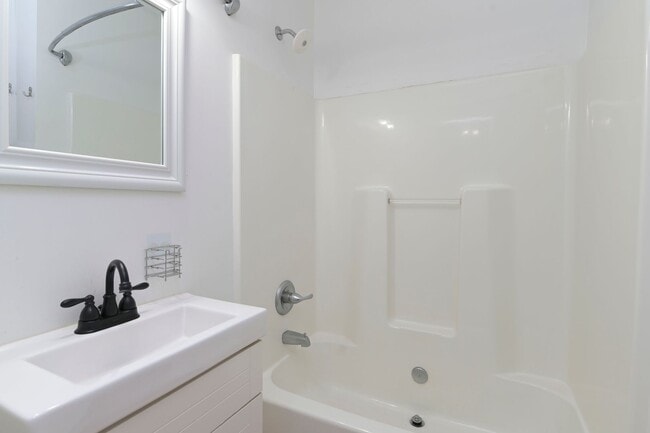 Building Photo - Charming 3-Bed Home in Olympia – Steps fro...