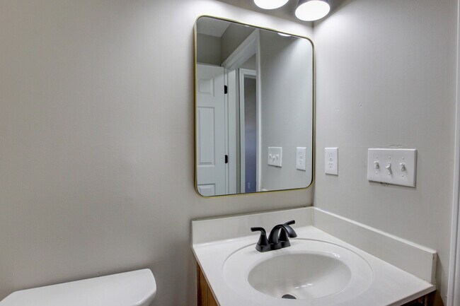 Building Photo - 51 Winding Oaks
