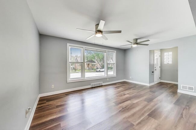 Building Photo - 4118 Prairie Ave