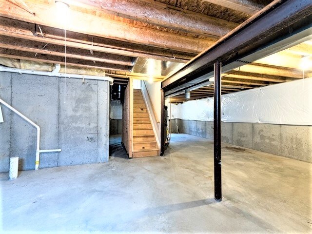 Building Photo - 5 S Ridge Dr
