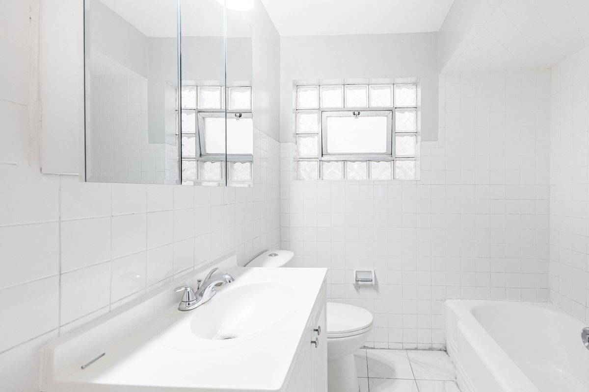 Building Photo - 7637 S Essex Ave