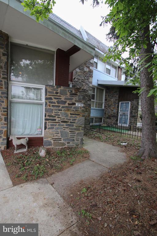 Building Photo - 2734 W Country Club Rd