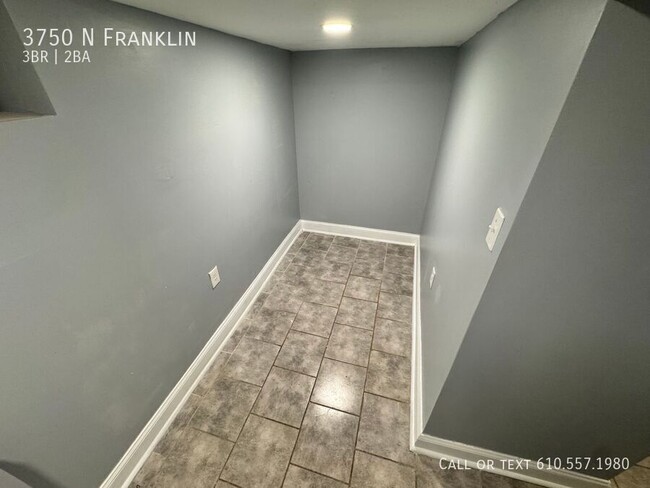 Building Photo - 3750 N Franklin-