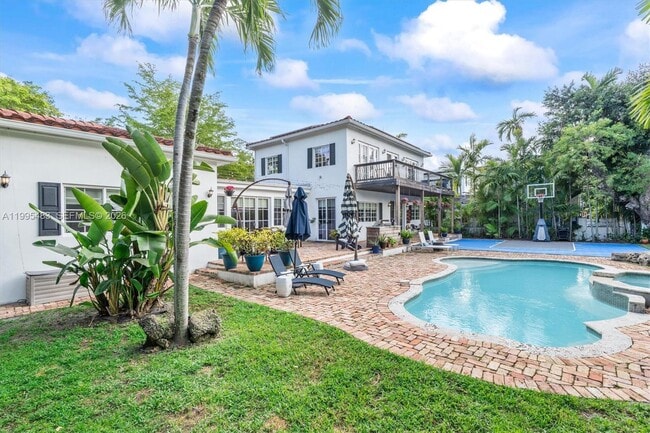 Building Photo - 9636 NE 5th Avenue Rd