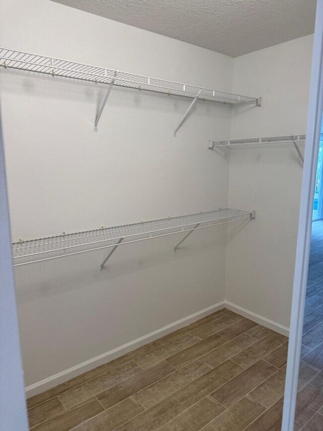 Building Photo - 106 Pepper Tree Cres