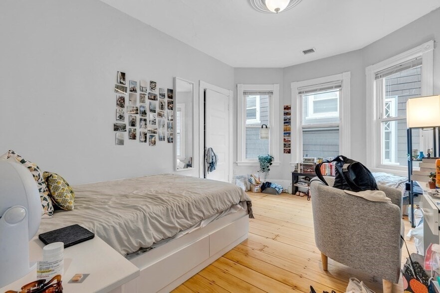 Building Photo - 160 Saint Alphonsus St