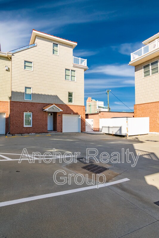 Building Photo - 217 16th St