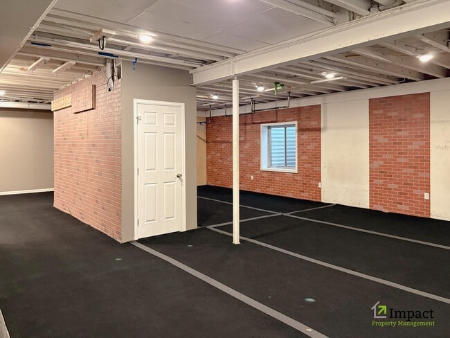 Building Photo - 10862 Glengate Cir