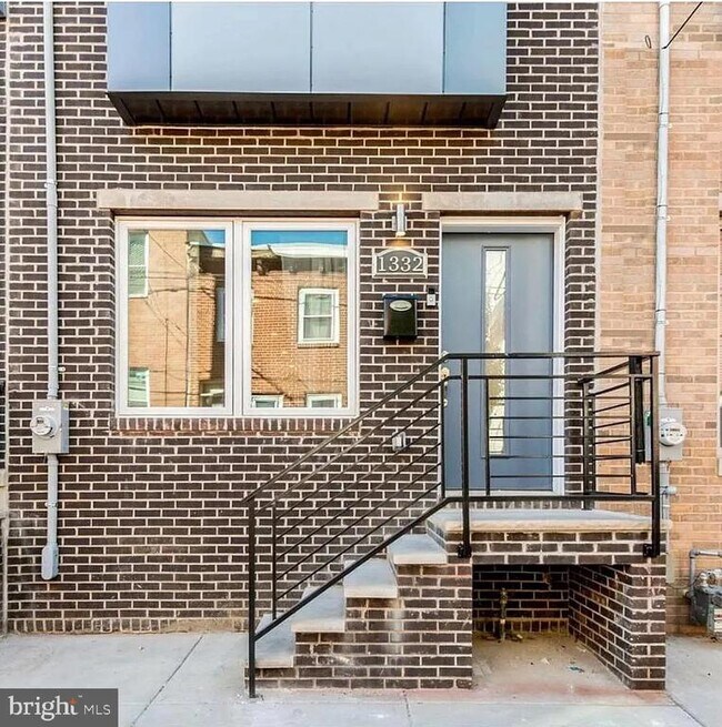 Building Photo - 1332 S Chadwick St