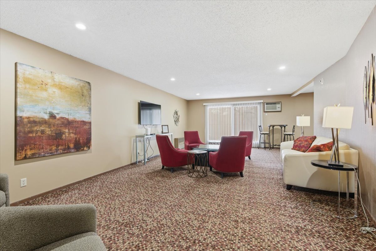 Building Photo - 10451 Greenbrier Rd