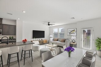 Building Photo - LIKE NEW 3 BEDROOM TOWNHOME