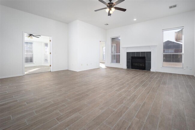 Building Photo - 3612 Crail Dr