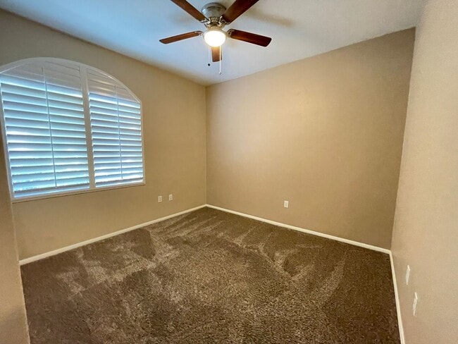 Building Photo - Mission Ridge Condos-Gorgeous 2nd Floor Un...