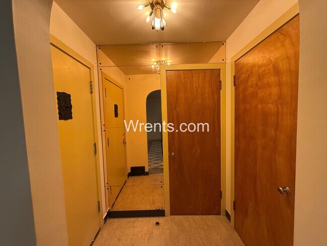 Building Photo - Stunning South Hill Home