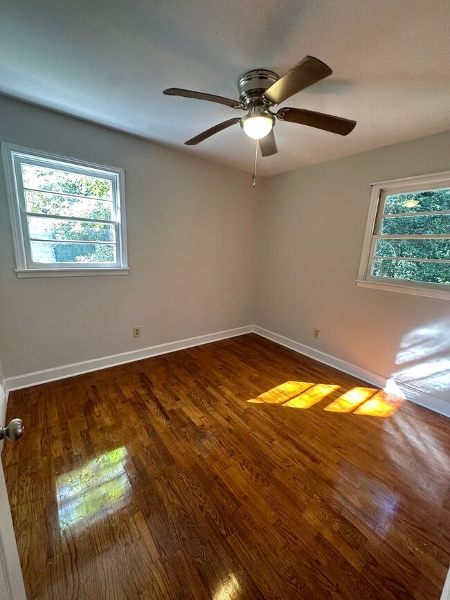 Building Photo - 1309 W 22nd St