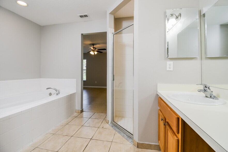 Building Photo - 653 Cotulla Dr