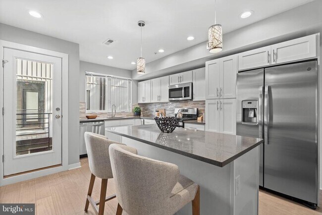 Building Photo - 815 Perkiomen St