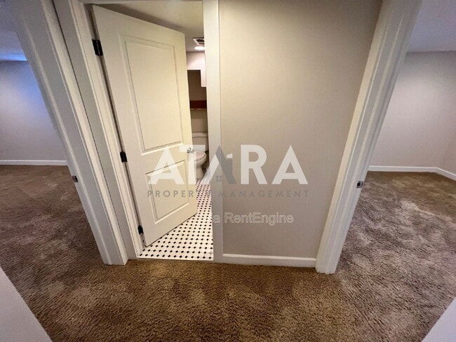 Building Photo - 2559 Wilmington Ave