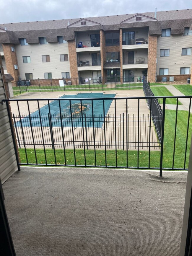 Building Photo - 1727 N Grandview Ln