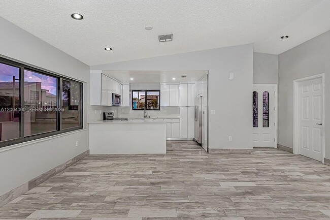 Building Photo - 740 NW 105th Pl