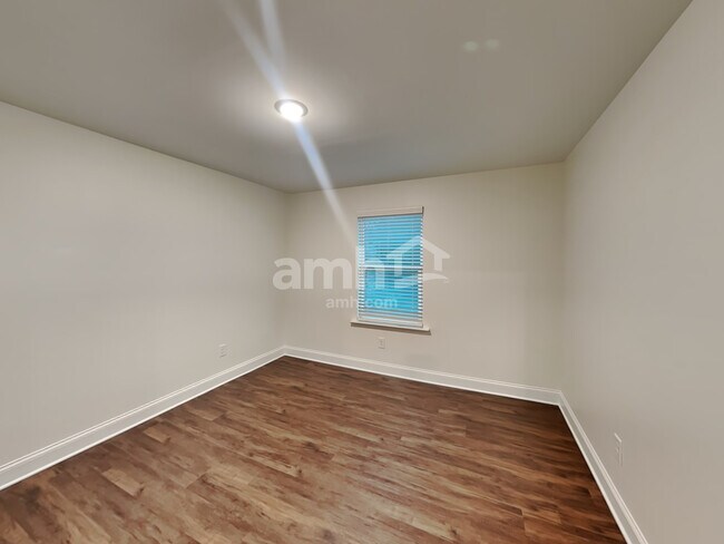 Building Photo - 3880 Chivalry Dr