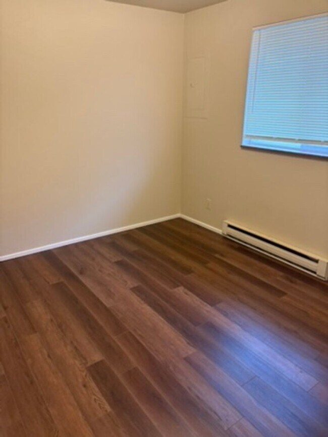 Building Photo - MP149 - 1014-1016 E Crown Ave