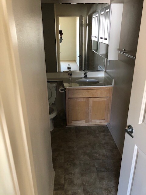 BATHROOM - 1325 N Poinsettia Pl