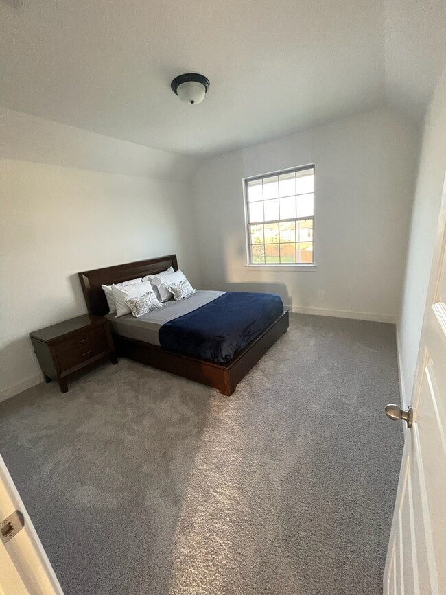 Building Photo - 15623 Roscobie Park Dr