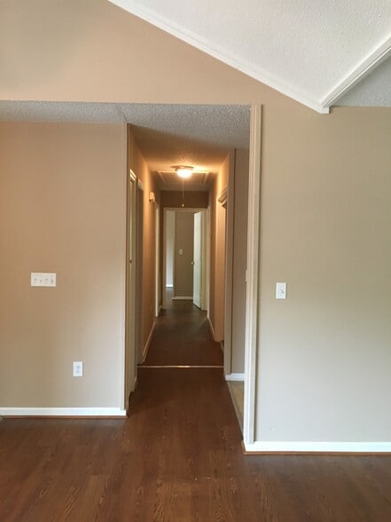 Hallway - 9 Silver Spur Ct